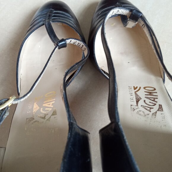 Vintage Salvatore Ferragamo Women's Black T-Strap Pumps - Picture 5 of 16